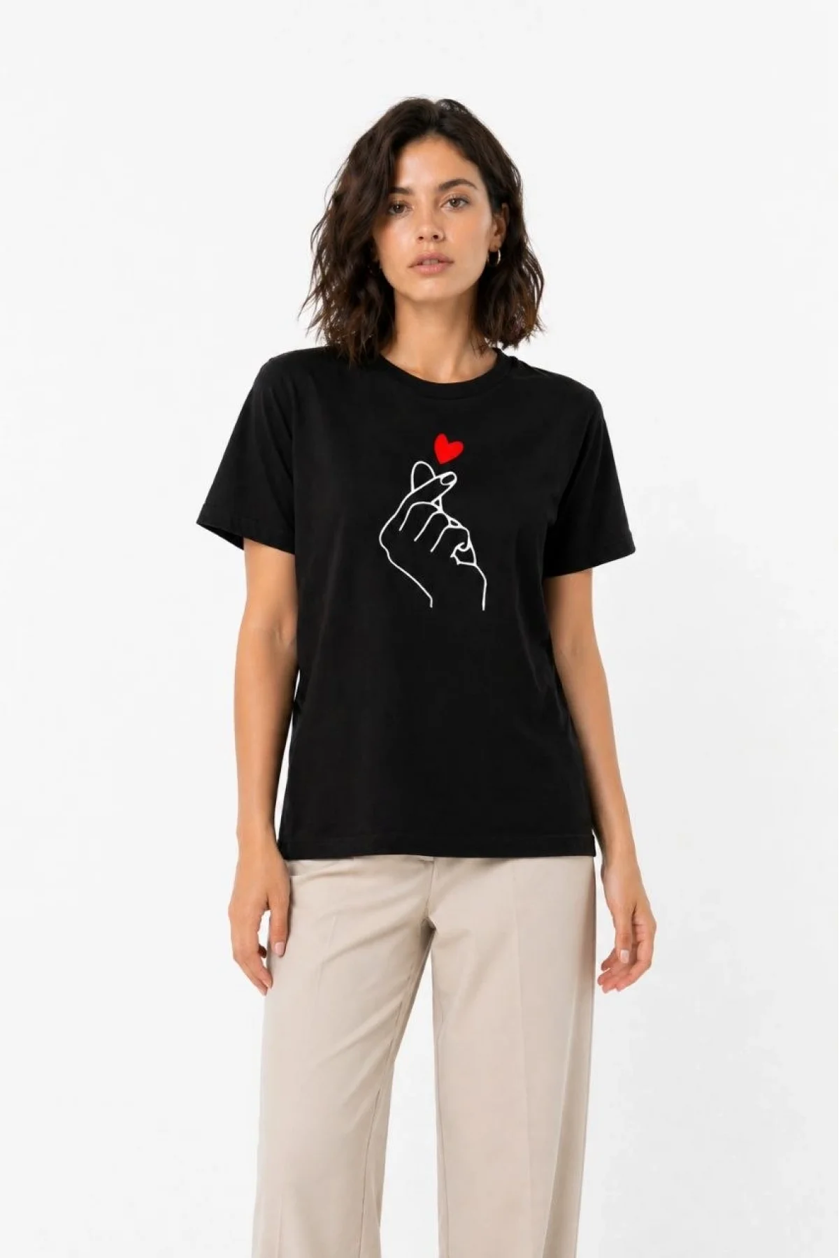 Kadın Kore Parmak Kalp Aşk Temalı Minimal Baskılı Tişört Yazlık Kısa Kol T-Shirt - Siyah