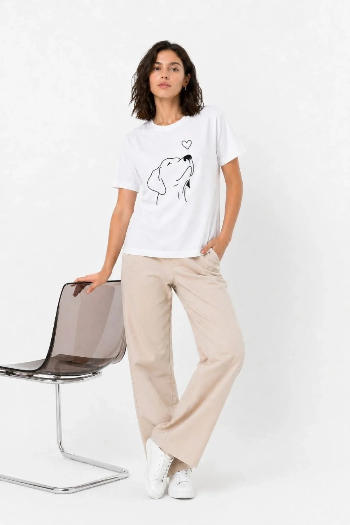 Kadın Köpek Figürlü Minimal Baskılı Tişört Kısa Kol Yazlık T-Shirt - Beyaz