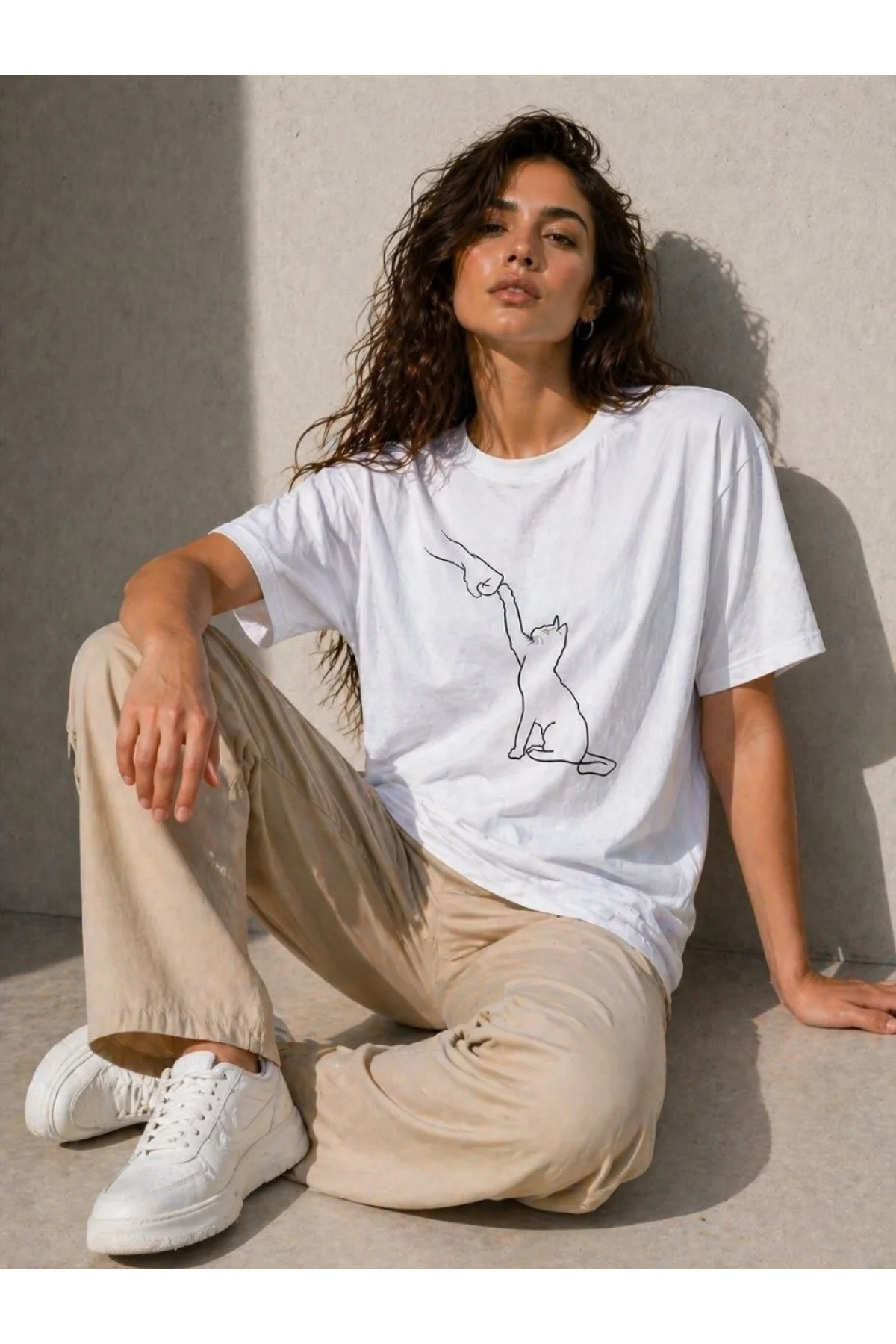 Kadın Minimal Kedi Çizim Baskılı Tişört Kısa Kol Yazlık T-Shirt - Beyaz
