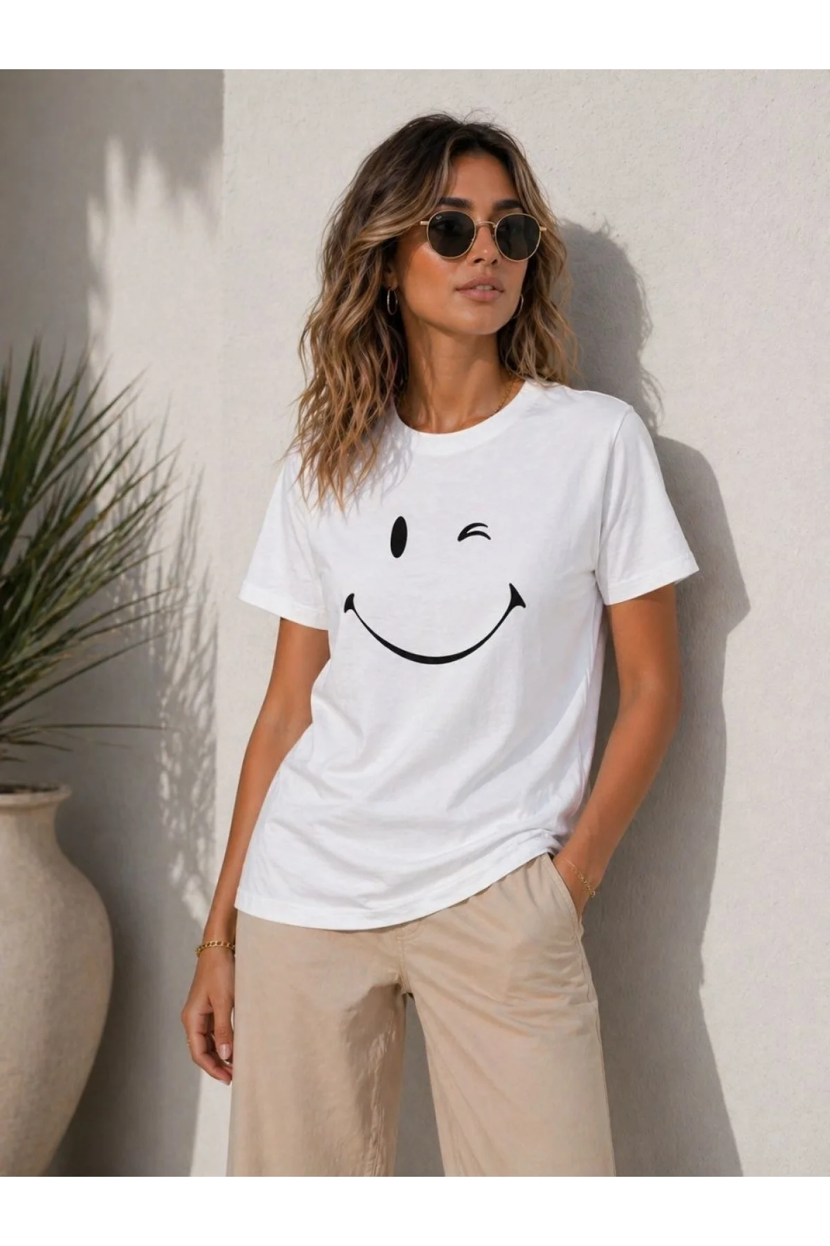 Kadın Minimal Gülümseyen Yüz Baskılı Tişört Kısa Kol Yazlık T-Shirt - Beyaz