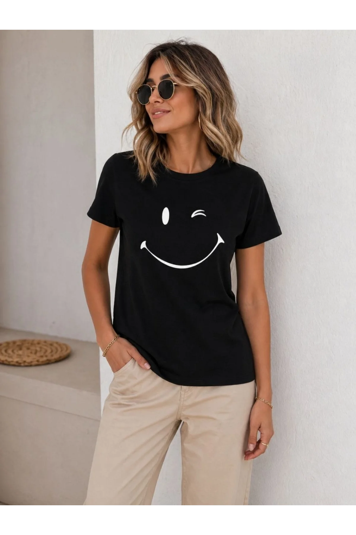 Kadın Minimal Gülümseyen Yüz Baskılı Tişört Kısa Kol Yazlık T-Shirt - Siyah