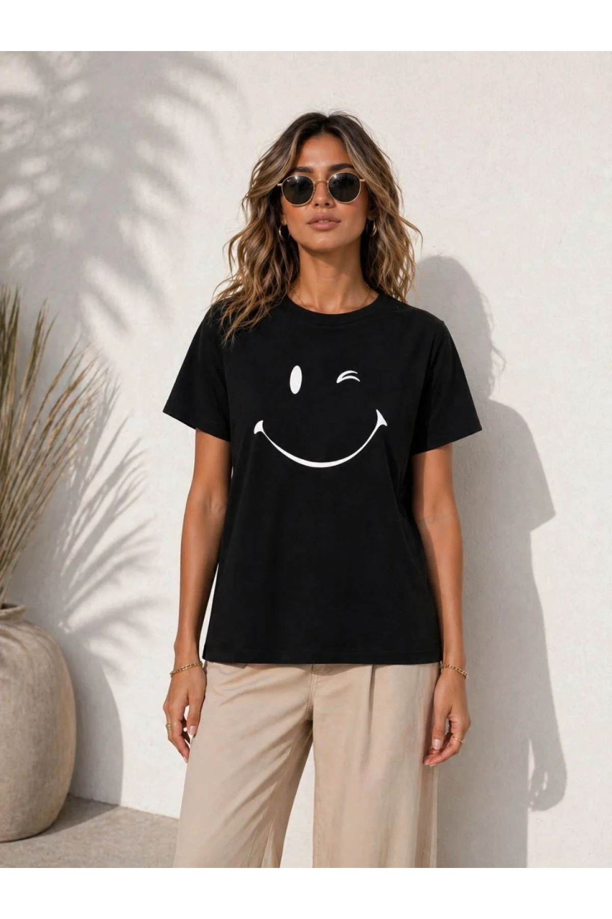Kadın Minimal Gülümseyen Yüz Baskılı Tişört Kısa Kol Yazlık T-Shirt - Siyah