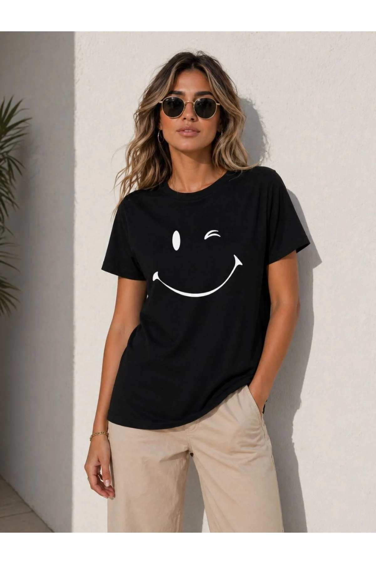 Kadın Minimal Gülümseyen Yüz Baskılı Tişört Kısa Kol Yazlık T-Shirt - Siyah