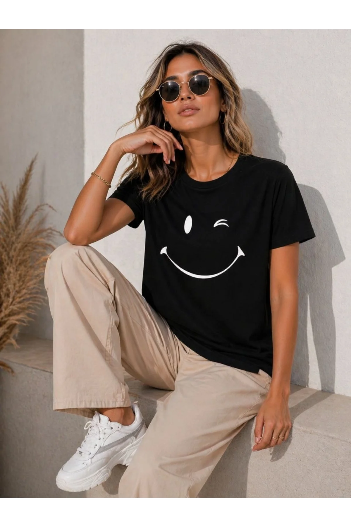 Kadın Minimal Gülümseyen Yüz Baskılı Tişört Kısa Kol Yazlık T-Shirt - Siyah