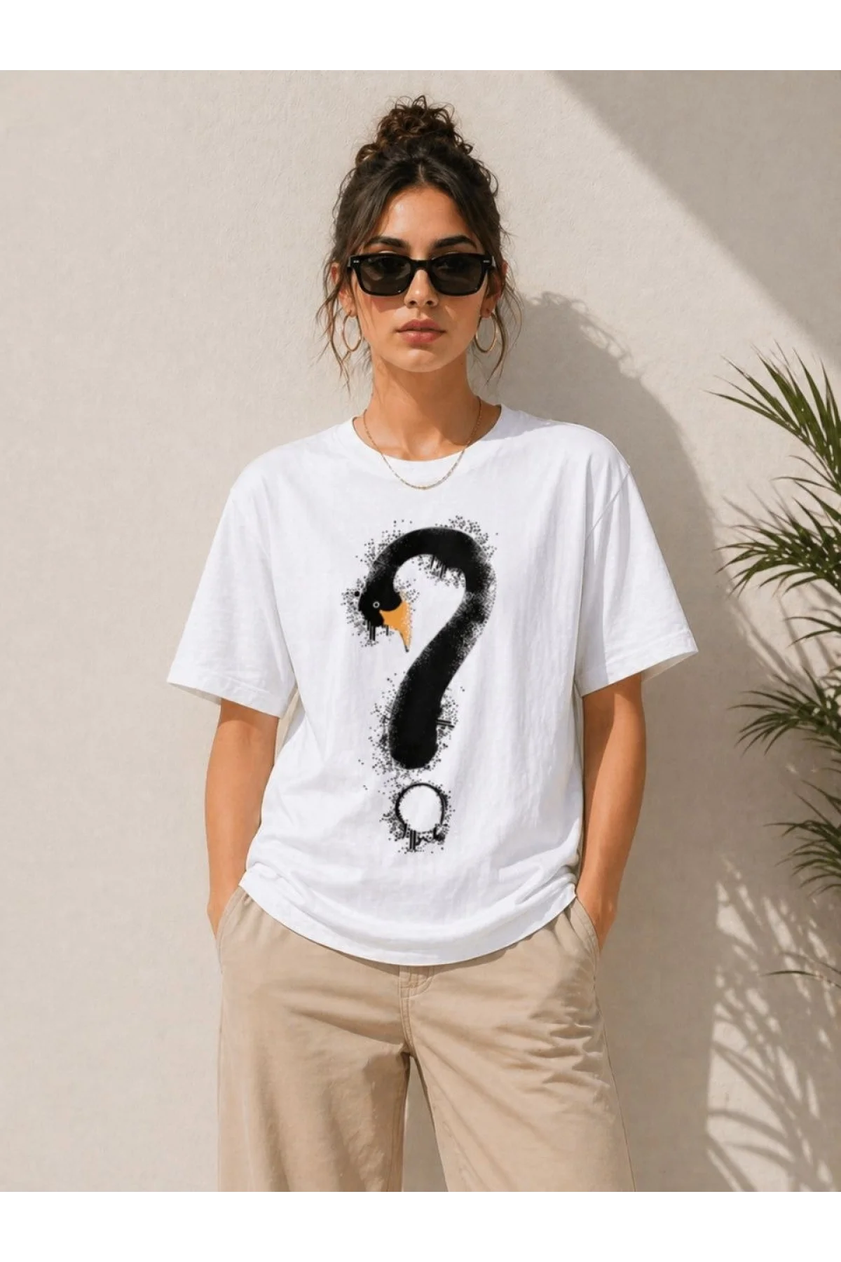 Kadın Kuğu Figürlü Soru İşareti Baskılı Tişört Kısa Kol T-Shirt - Beyaz