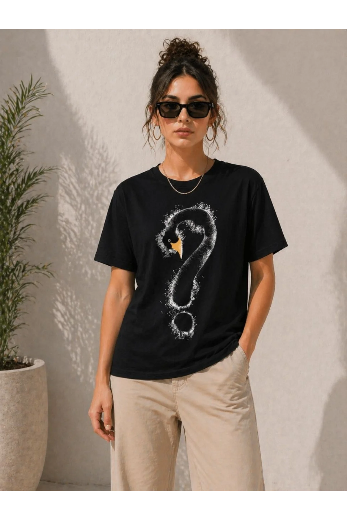 Kadın Kuğu Figürlü Soru İşareti Baskılı Tişört Kısa Kol T-Shirt - Siyah