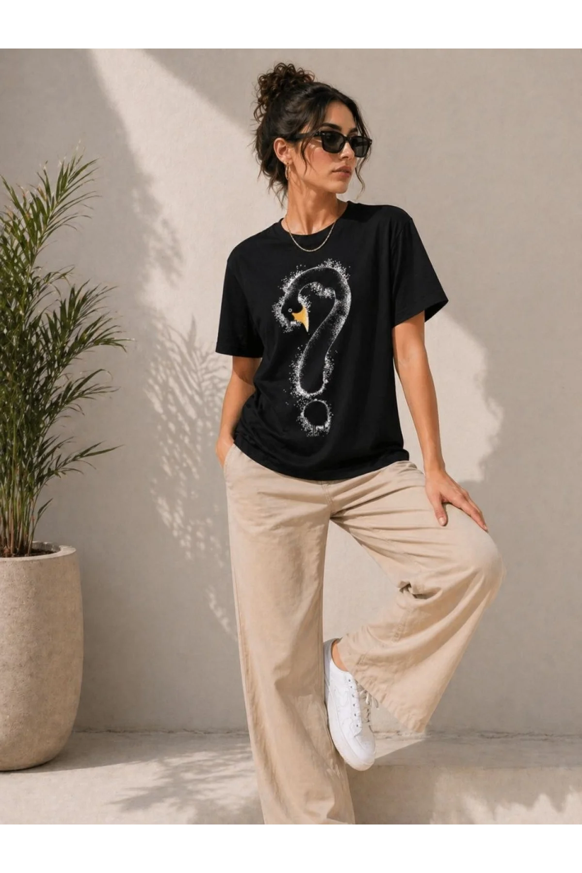 Kadın Kuğu Figürlü Soru İşareti Baskılı Tişört Kısa Kol T-Shirt - Siyah