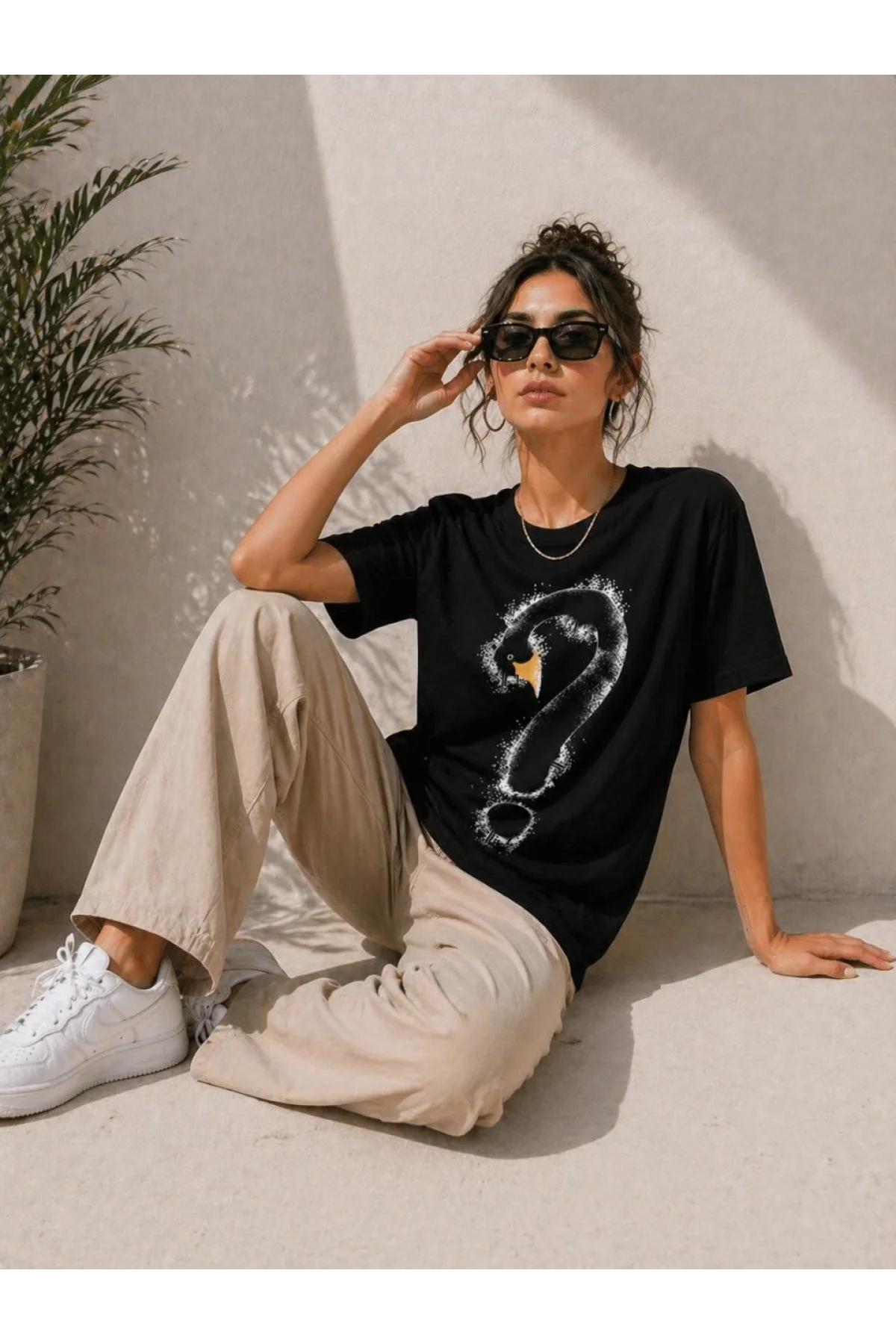 Kadın Kuğu Figürlü Soru İşareti Baskılı Tişört Kısa Kol T-Shirt - Siyah