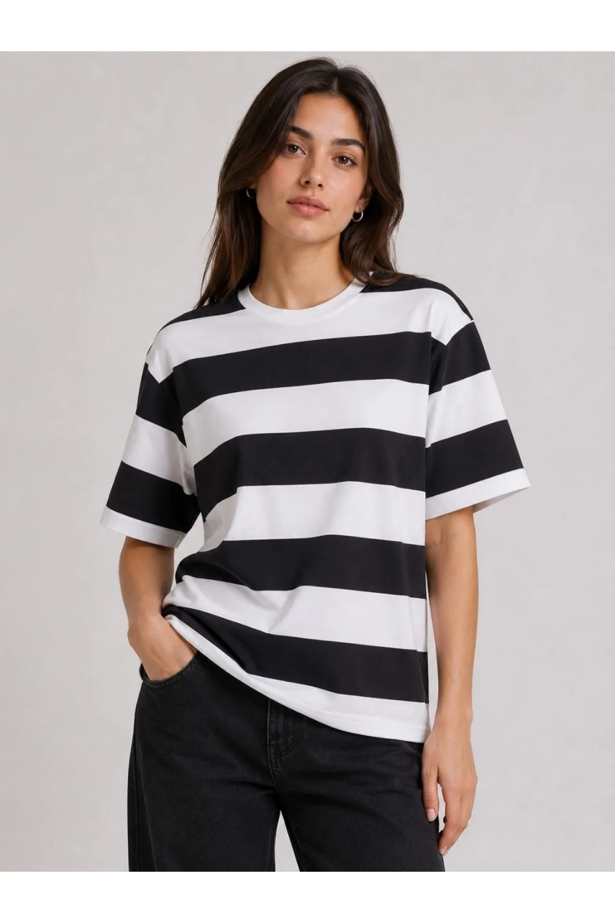Kadın Çizgili Oversize Tişört Bisiklet Yaka Kısa Kol Yazlık T-Shirt - Siyah