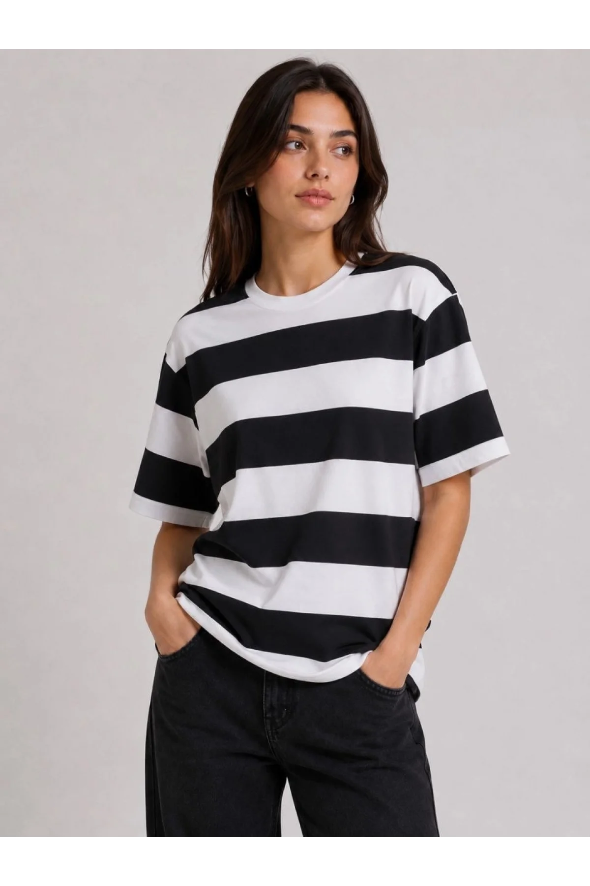 Kadın Çizgili Oversize Tişört Bisiklet Yaka Kısa Kol Yazlık T-Shirt - Siyah