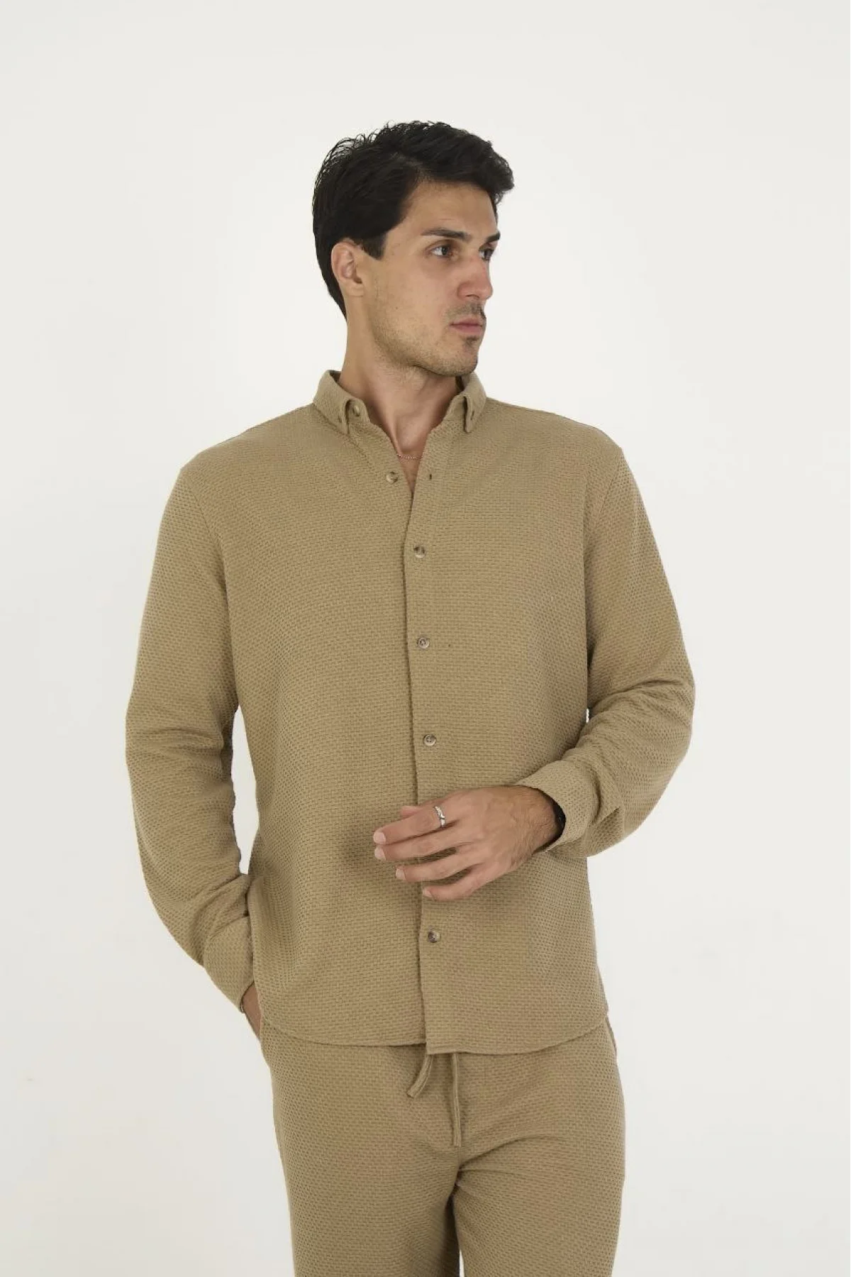 Düğmeli Tam Kalıp Uzun Kol Jakar Gömlek - Kahverengi