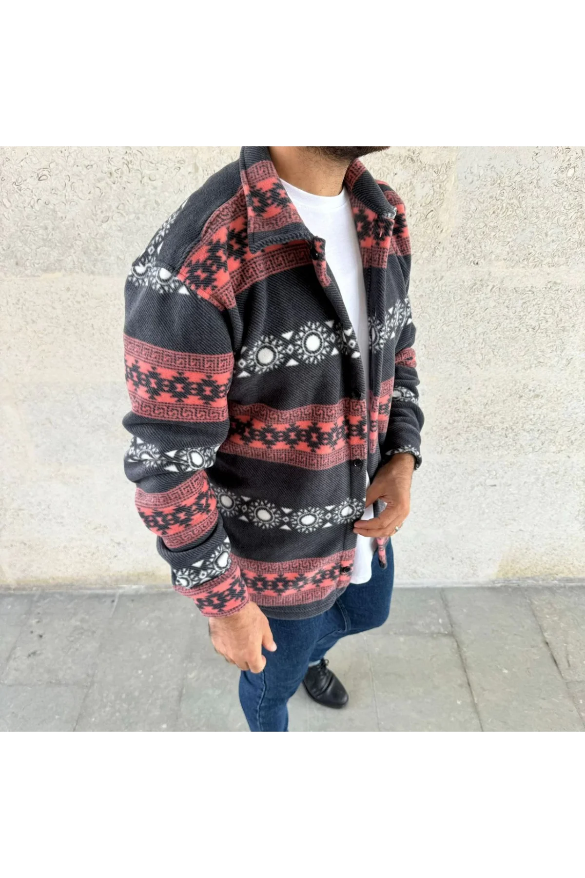 Erkek Desenli Polar Gömlek – Etnik Şerit Desen Yakalı, Uzun Kollu, Düğmeli, Oversize Rahat Kalıp - Füme