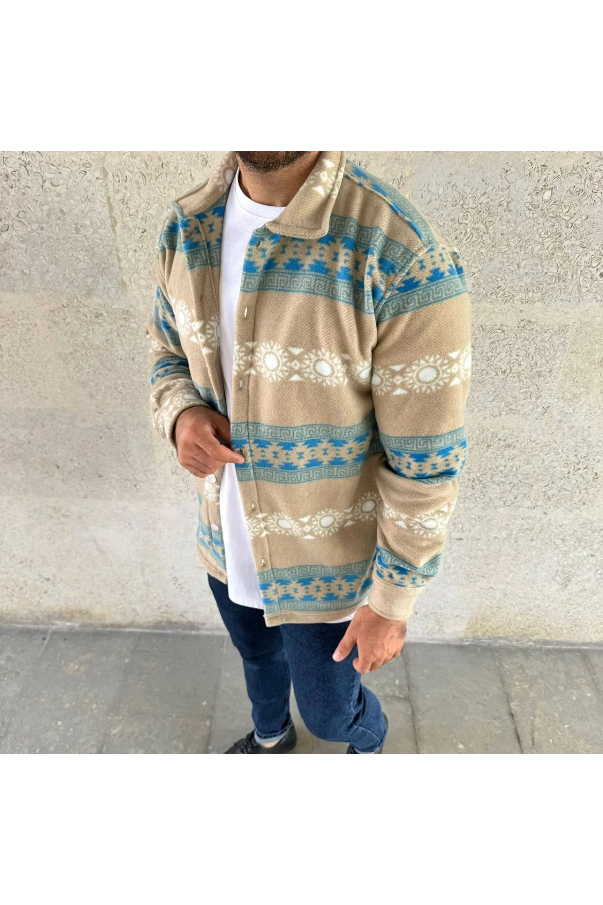 Erkek Desenli Polar Gömlek – Etnik Şerit Desen Yakalı, Uzun Kollu, Düğmeli, Oversize Rahat Kalıp - Sarı