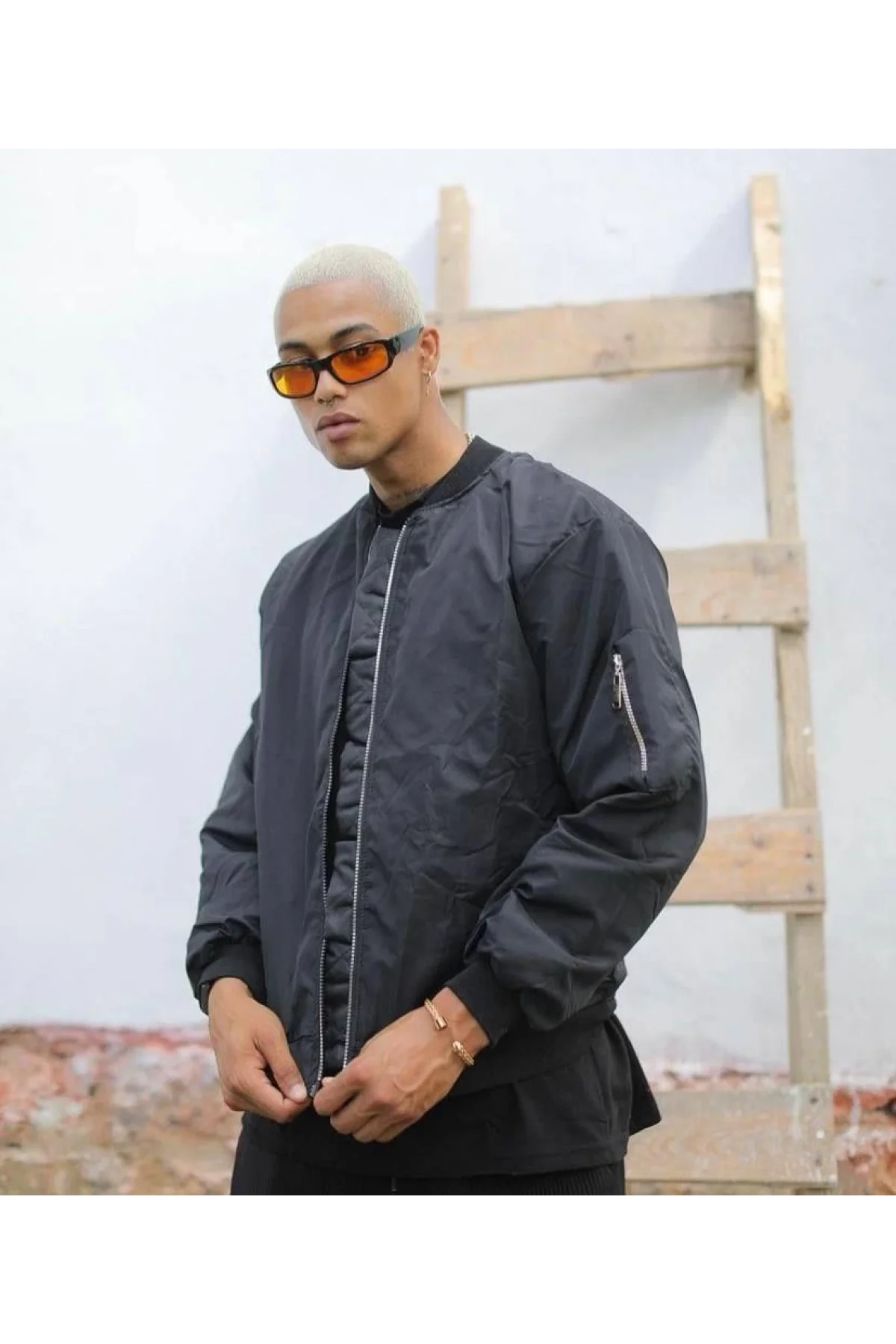 Unisex Siyah Bomber Mont – Su İtici Kumaş, Kapitone Astarlı, Fermuarlı ve Günlük Kullanıma Uygun Ceket- Siyah