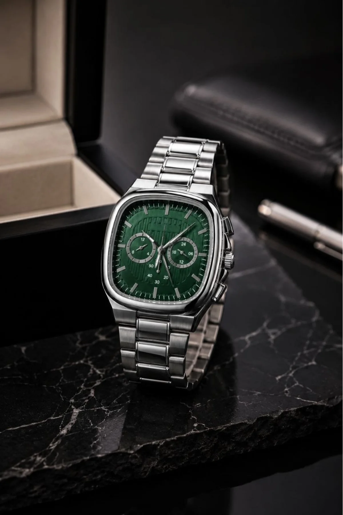 Erkek Gümüş Metal Kordon Analog Kol Saati Yeşil Kadran Takvim Göstergeli - Gümüş