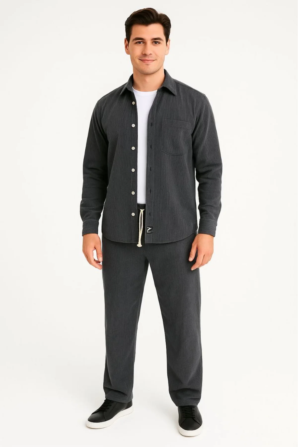 Erkek Kadife Oversize Takım – Gömlek ve Pantolon İkili Set Füme Corduroy Şıklığı, Rahat ve Zarif Duruş Yumuşak Dokulu Kadife Kumaş, Düğmeli Gömlek Üst ve Lastikli Pantolon Alt Parça ile Gün Boyu Konfor- Füme