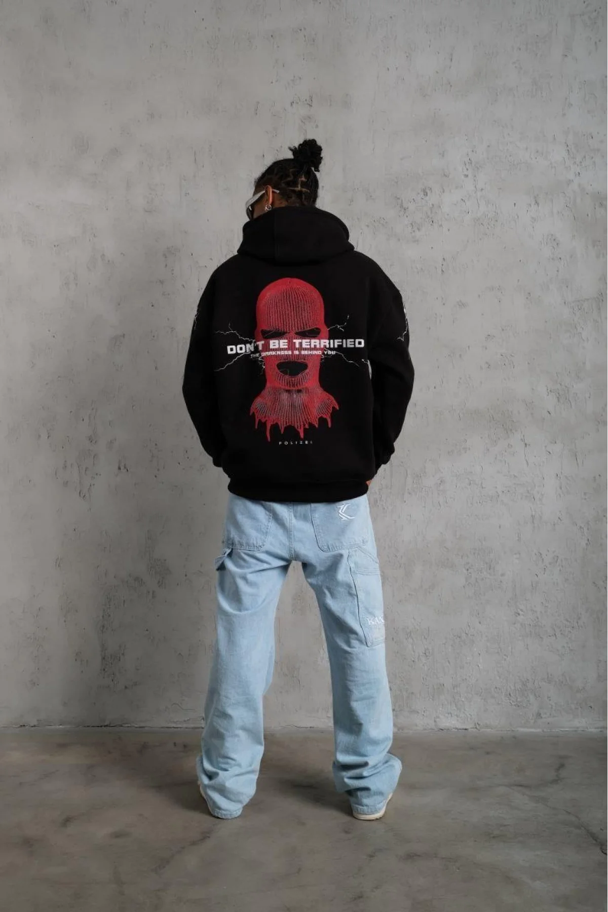 Erkek Oversize Üç İplik Kapüşonlu Sweatshirt – Siyah “Don’t Be Terrified” Ön, Sırt ve Kol Baskılı, Kanguru Cepli, Ribanalı Rahat Model- Siyah