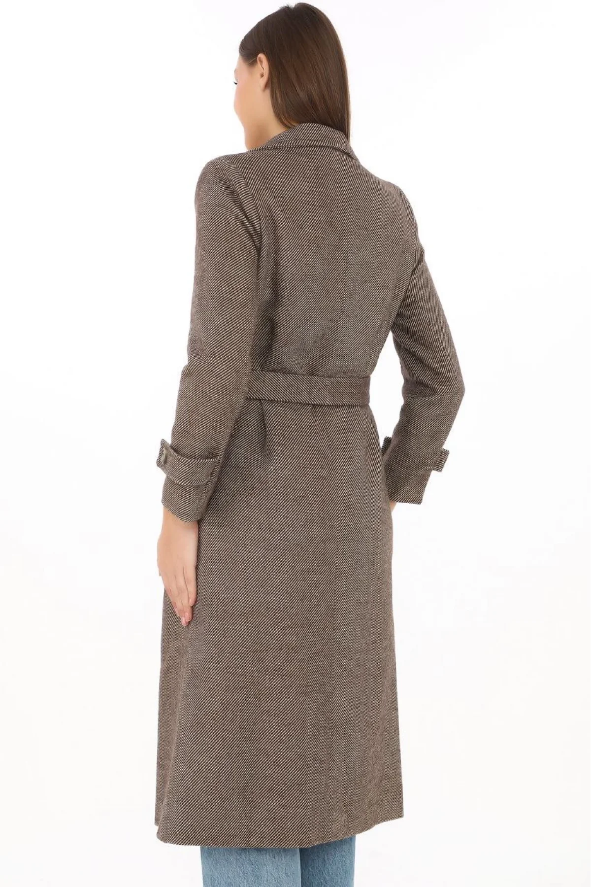 Kadın Balık Sırtı Kaşe Kaban – Uzun Boy Kruvaze Yaka Kuşaklı Astarlı Kışlık Tesettür Kaban, Yünlü Dokuma Kaşmir Kumaş, Cepli Rahat Oversize Kalıp Şık Modern Kaban Mont Modeli (Günlük ve Özel Gün Kombinlerine Uygun) - Vizon