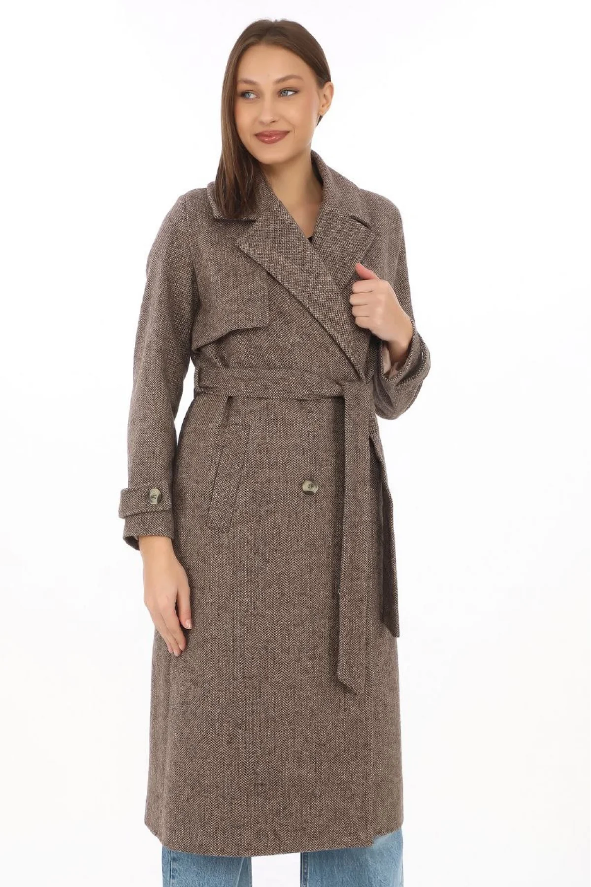 Kadın Balık Sırtı Yünlü Dokuma Kaşe Kaban – Kruvaze Yaka, Kuşaklı, Cepli, Astarlı Uzun Boy Tesettür Şık Kışlık Kaşe Kaban Modeli - Vizon