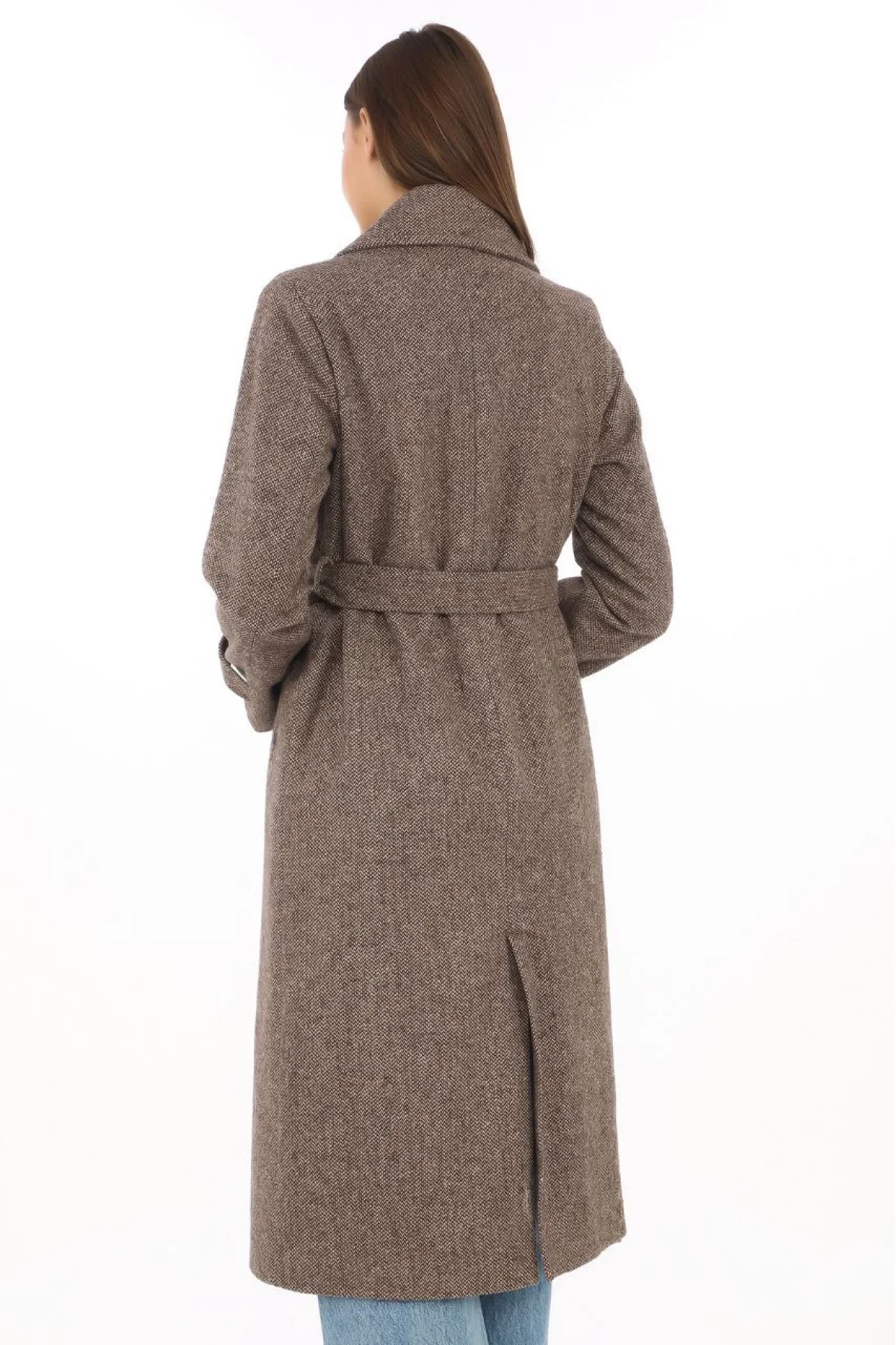 Kadın Balık Sırtı Yünlü Dokuma Kaşe Kaban – Kruvaze Yaka, Kuşaklı, Cepli, Astarlı Uzun Boy Tesettür Şık Kışlık Kaşe Kaban Modeli - Vizon