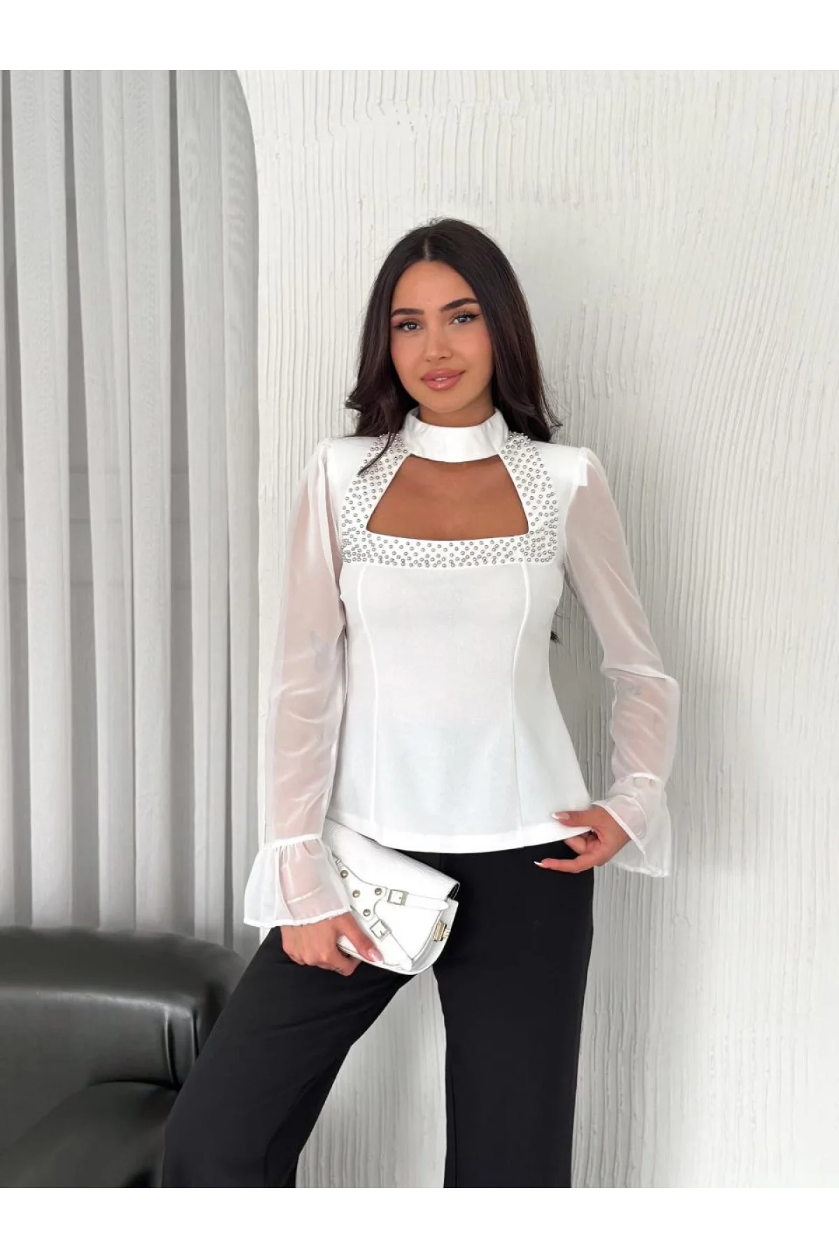 Penye Uzun Kollu Kadın Kolları Şifon Göğüste İnci Boncuk detaylı Bluz - Beyaz