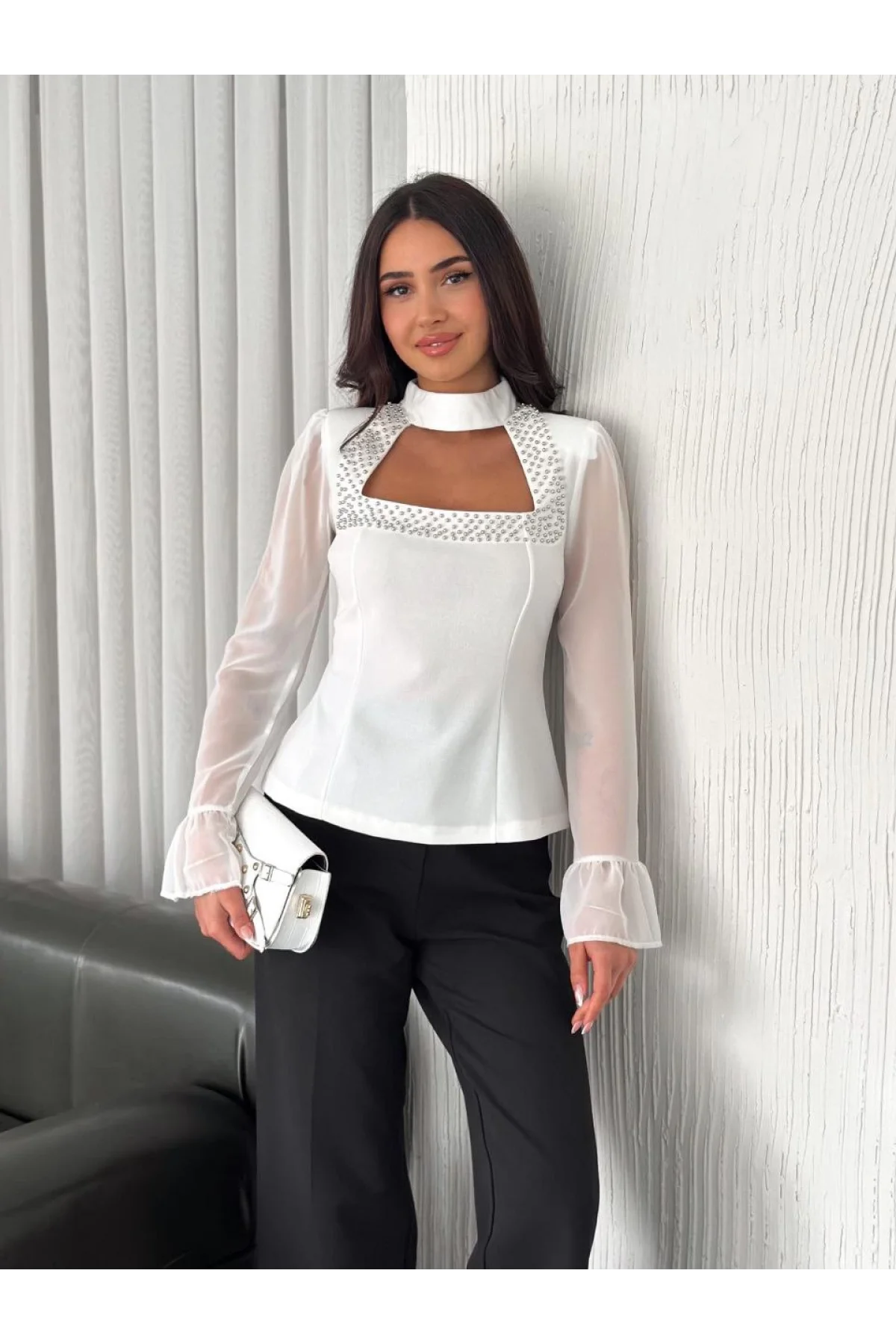 Penye Uzun Kollu Kadın Kolları Şifon Göğüste İnci Boncuk detaylı Bluz - Beyaz