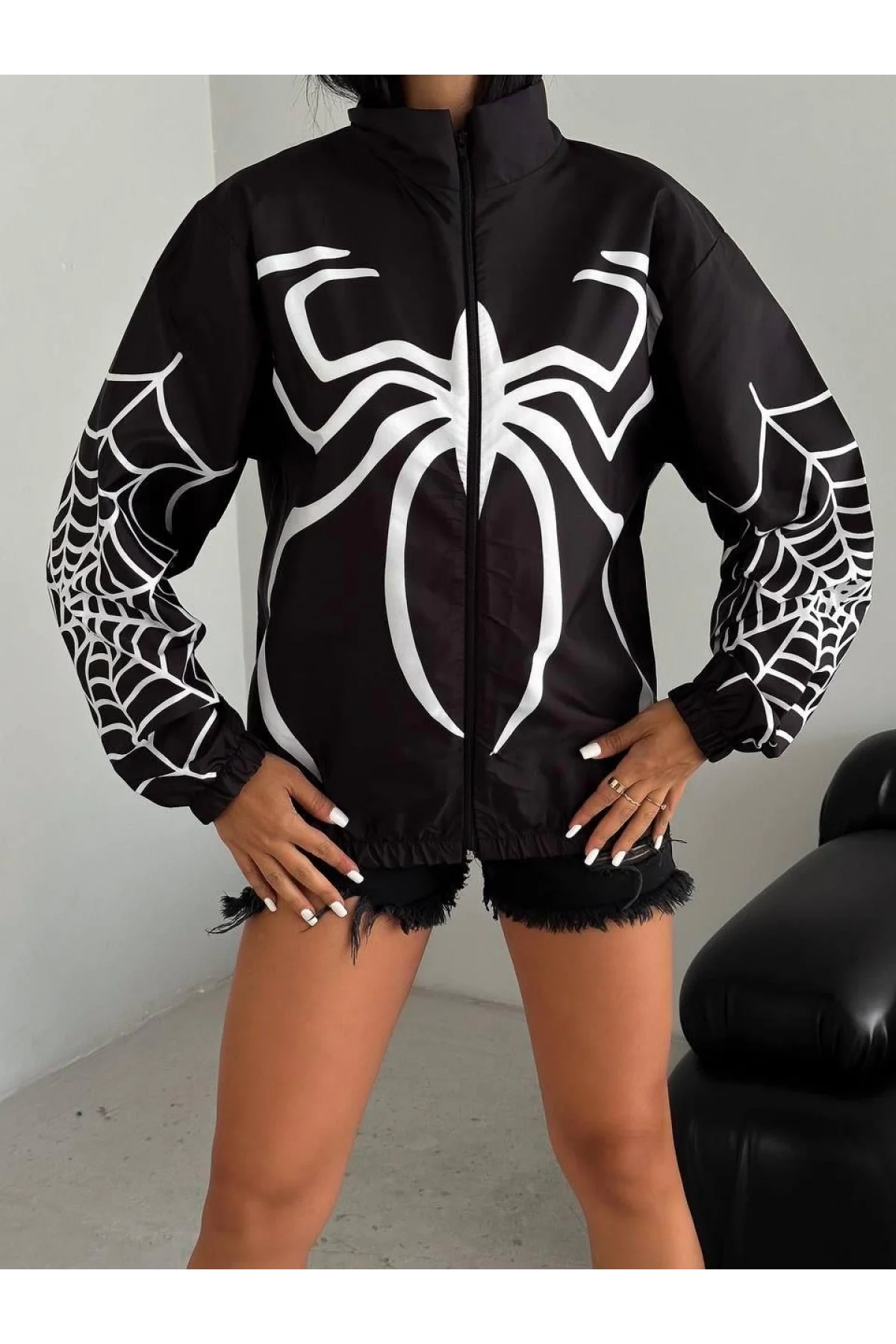 Kadın Örümcek Dijital Baskılı  Rüzgarlık - Siyah