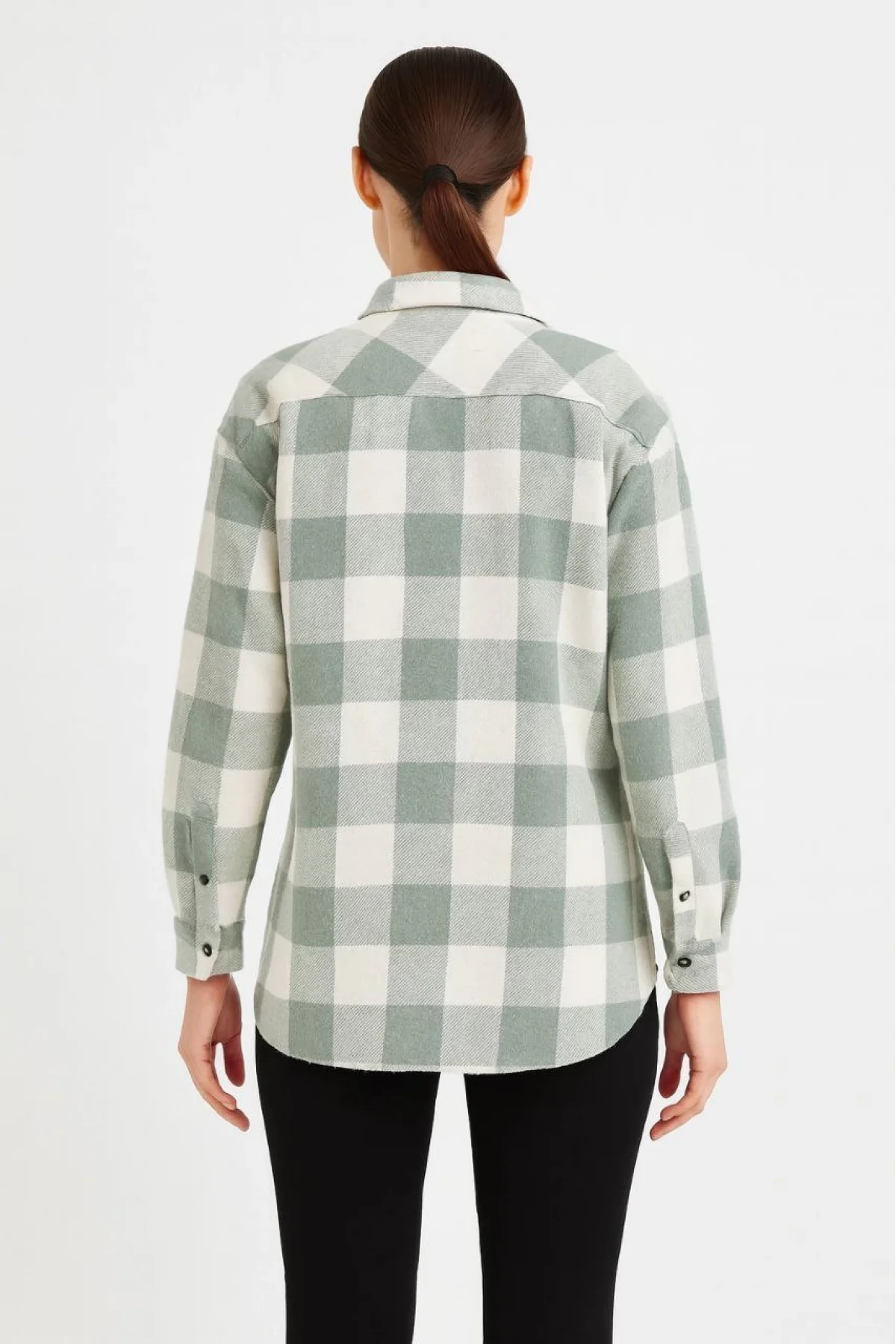 Kadın Oduncu Gömlek – Uzun Kollu, Şardonlu Kumaş, Kırmızı Beyaz Kareli Desen, Regular Fit, Çift Cepli, Manşetli Günlük Şık Stil - Su yeşili