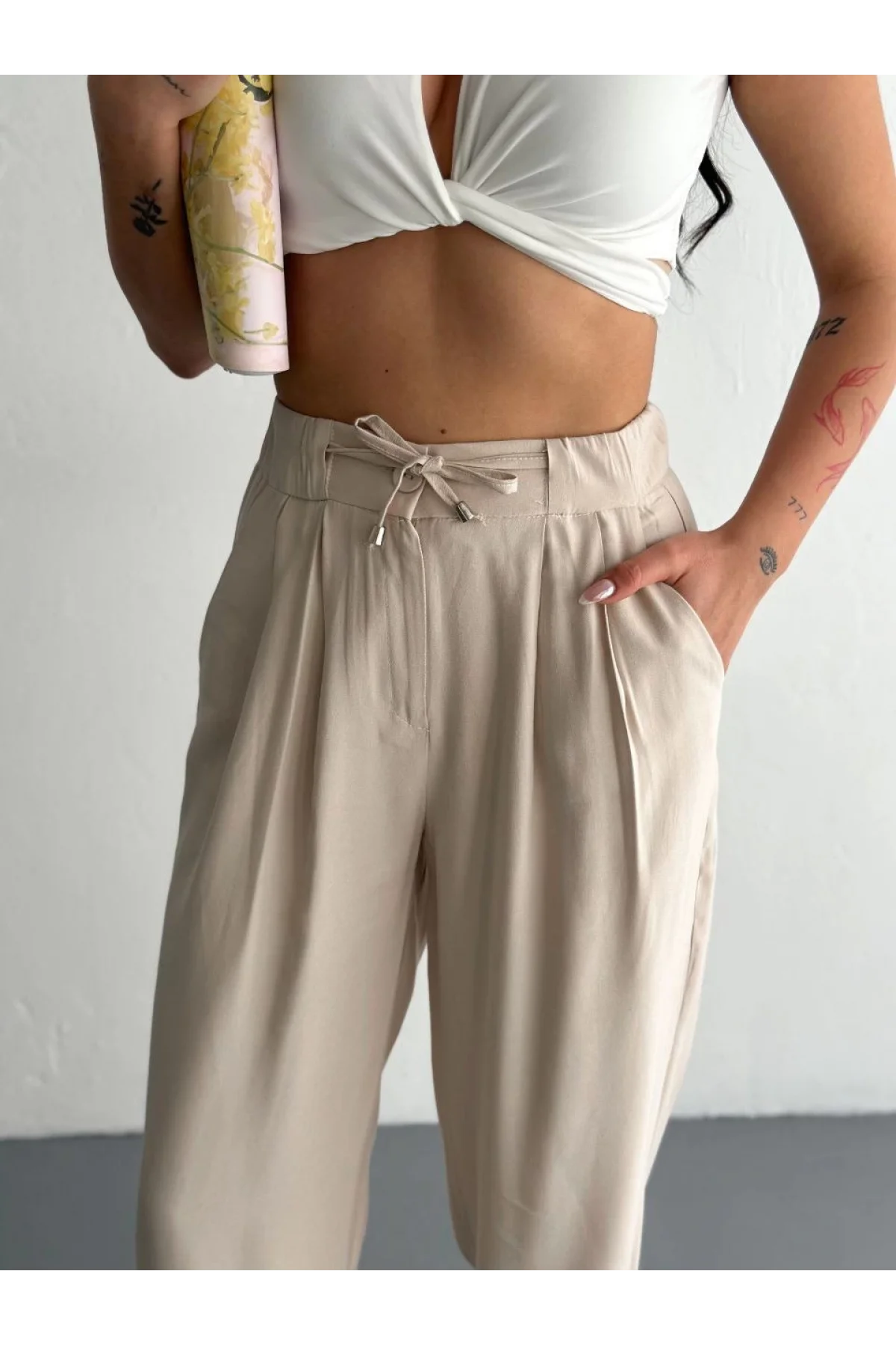 Kadın Yüksel Bel Beli Bağcıklı Rahat Boru Paça Pantalon - Kırık Beyaz