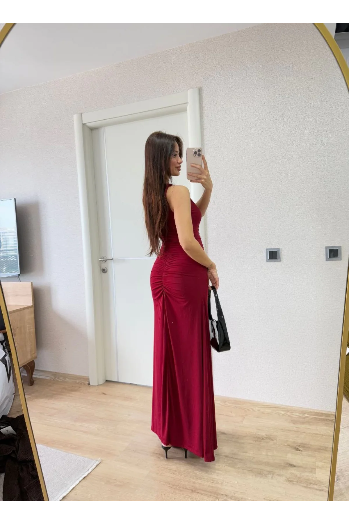 Bürümcük Kumaşlı İçi Astarlı Üzgülü Kolsuz Büzgülü Uzun Elbise - Kırmızı