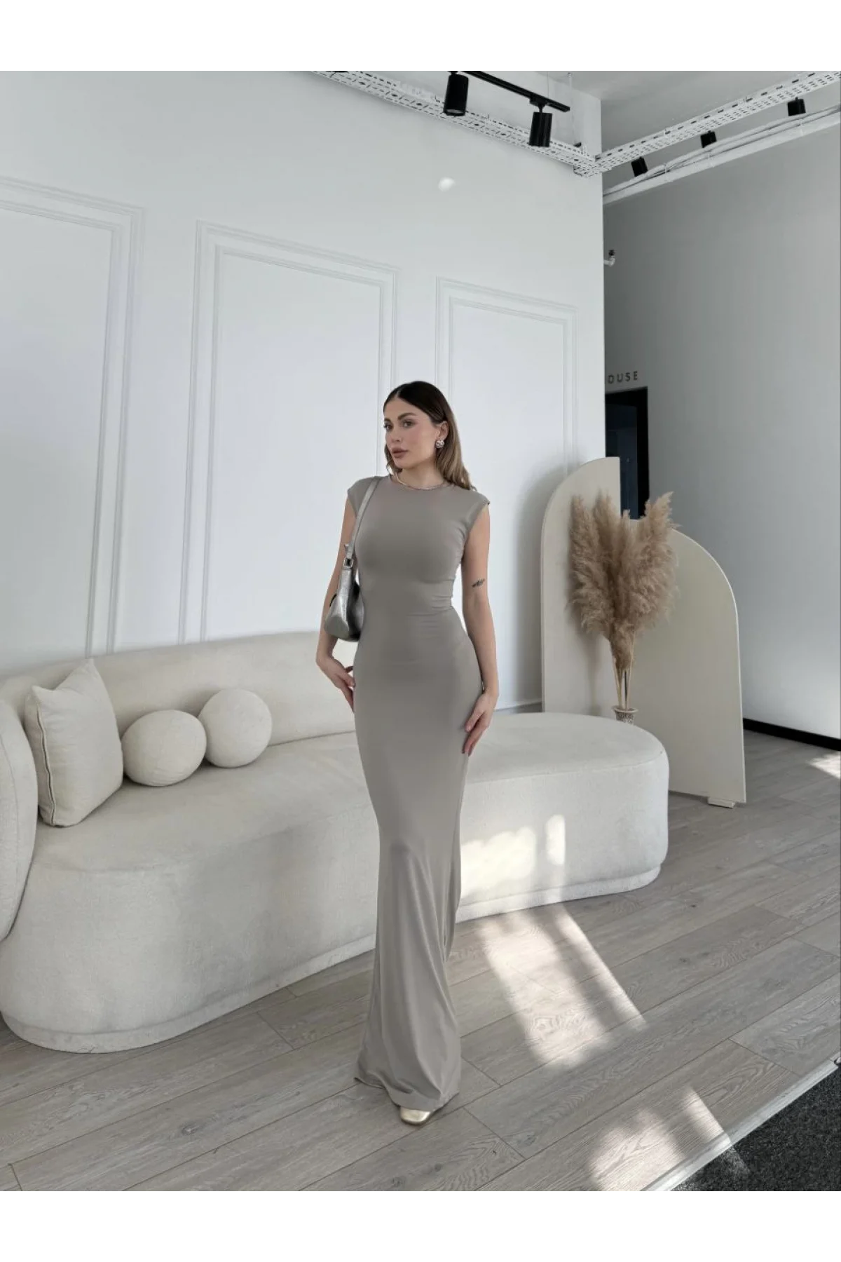 Kolsuz Uzun Likralı Elbise - Gri