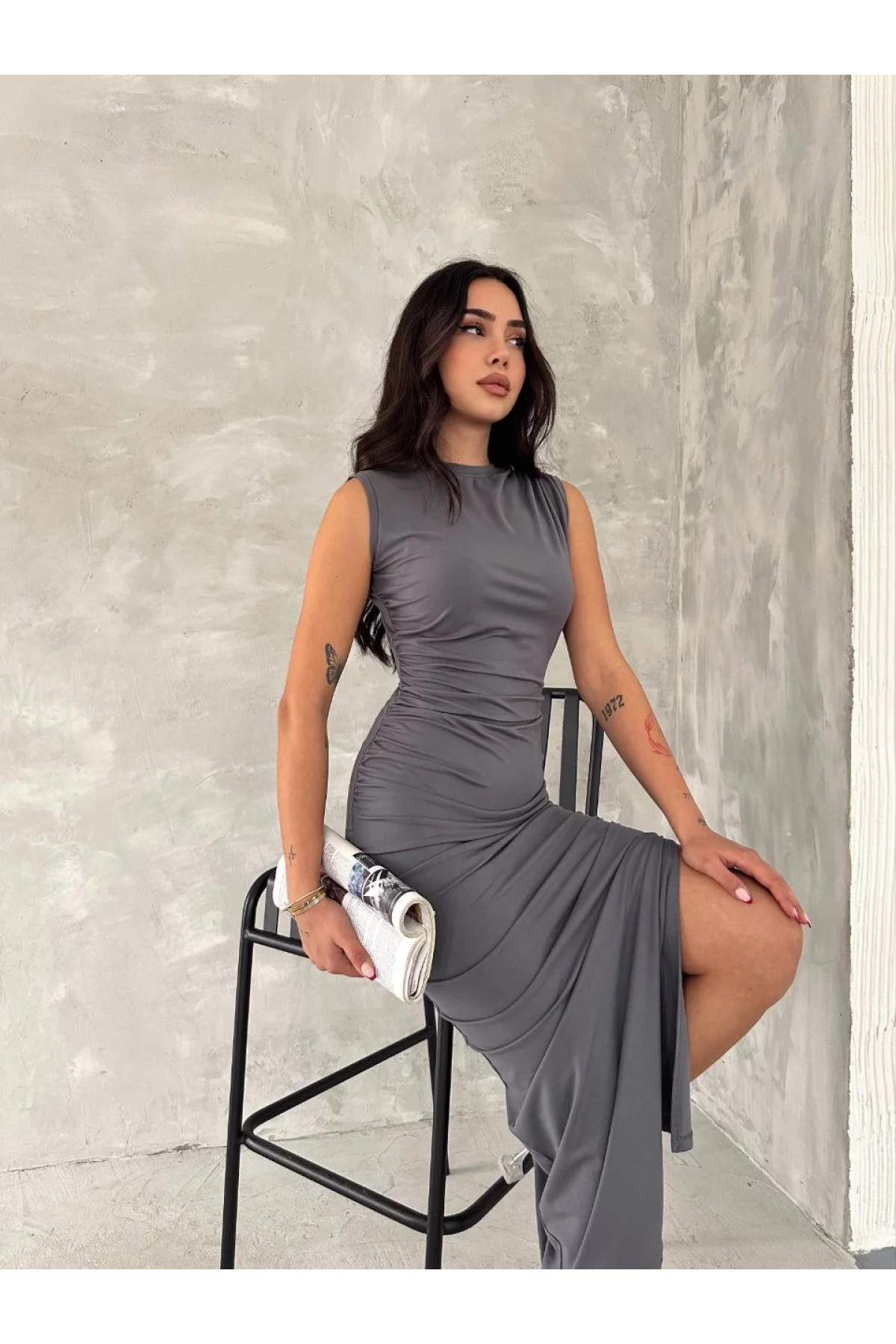 Kolsuz Yırtmaçlı Uzun maxı boy Elbise - Gri
