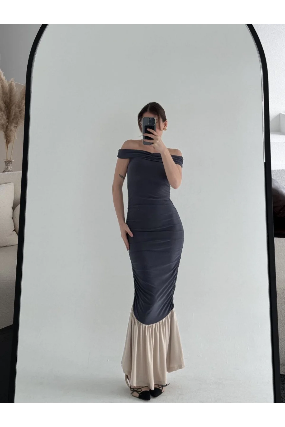Striptiz Omuzlu Uzun Elbise- Füme
