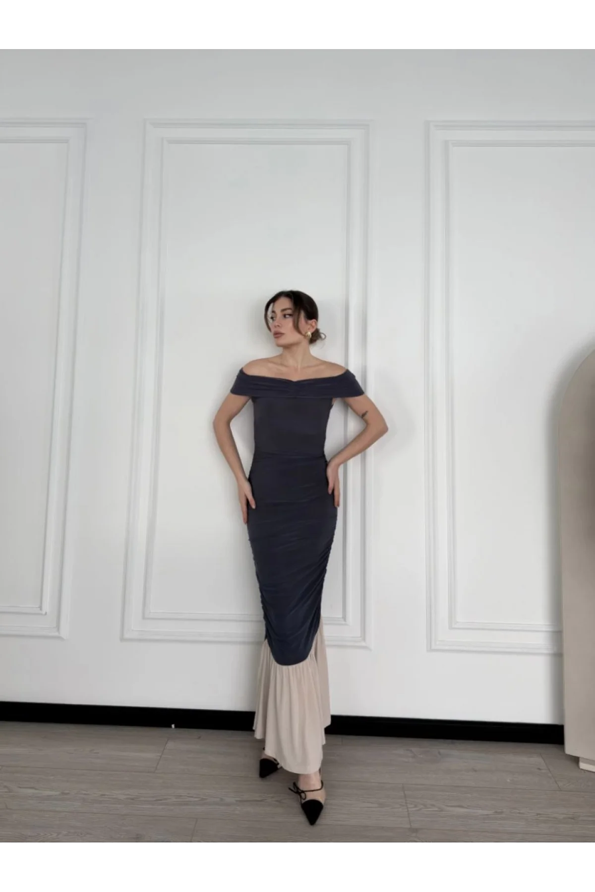 Striptiz Omuzlu Uzun Elbise- Füme