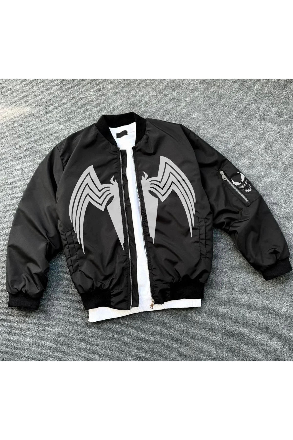 Venom Örümcek Desenli Erkek Mont – Siyah Bomber Ceket, Fermuarlı, Kol Fermuarlı Cep Detaylı, Günlük ve Sokak Modası İçin Uygun - Siyah