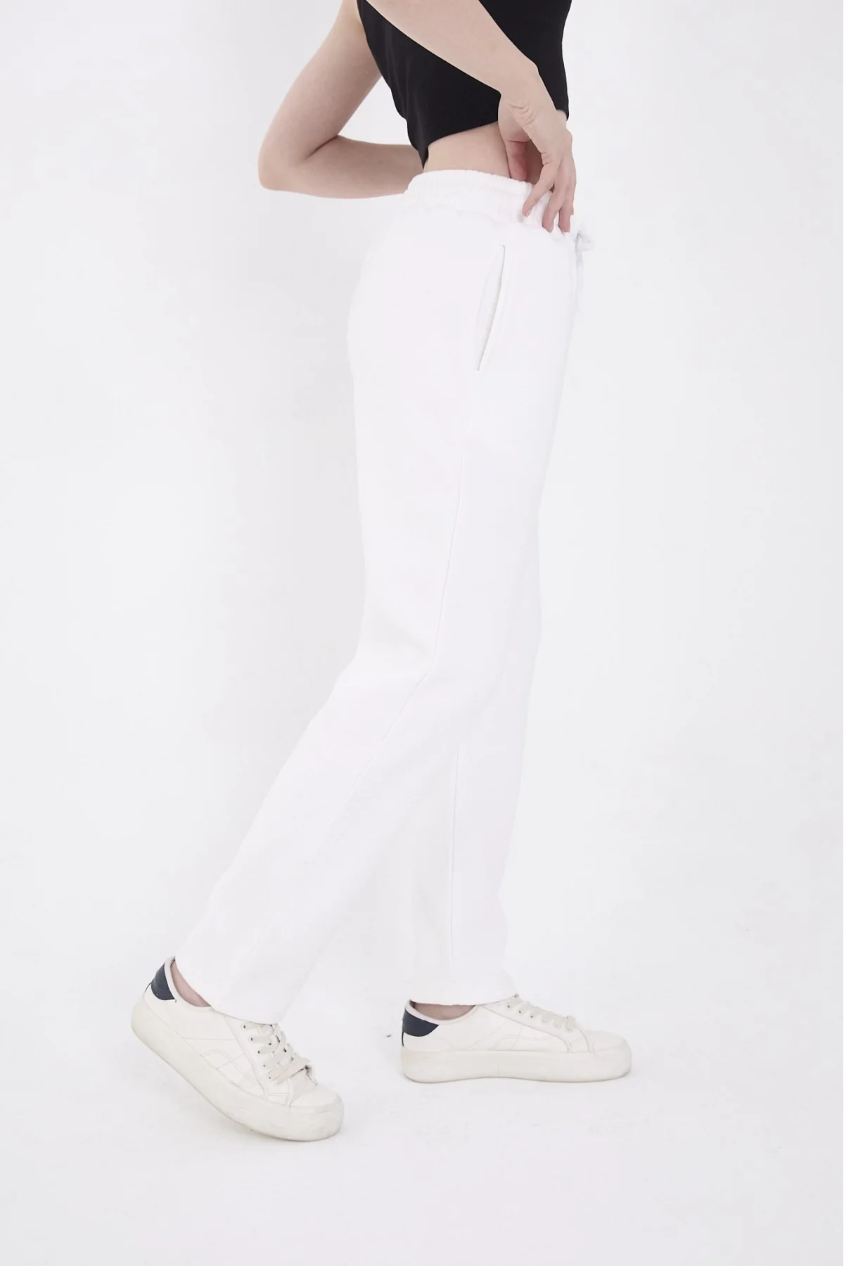 Kadın Üç İplik Pamuklu  Baskılı Paçası Lastikli Cepli Eşofman Pantolon - Beyaz