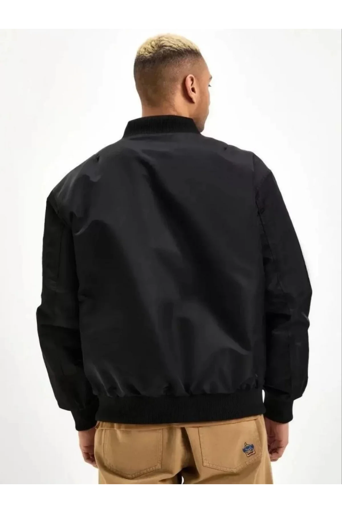 Erkek Siyah Bomber Mont – Fergolli Logo Baskılı, Fermuarlı Cepli, Kapitone Astarlı Şık ve Rahat Günlük Ceket - Siyah