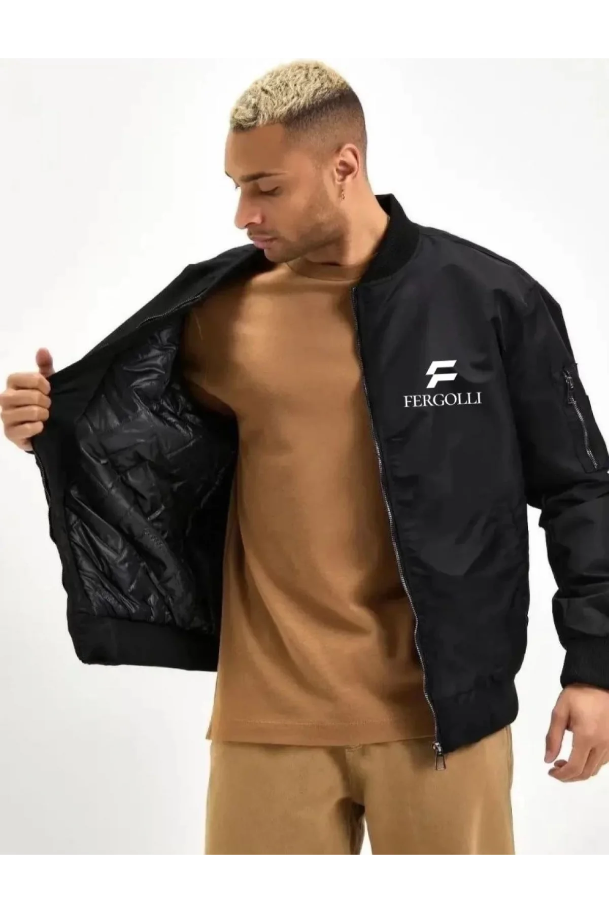 Erkek Siyah Bomber Mont – Fergolli Logo Baskılı, Fermuarlı Cepli, Kapitone Astarlı Şık ve Rahat Günlük Ceket - Siyah