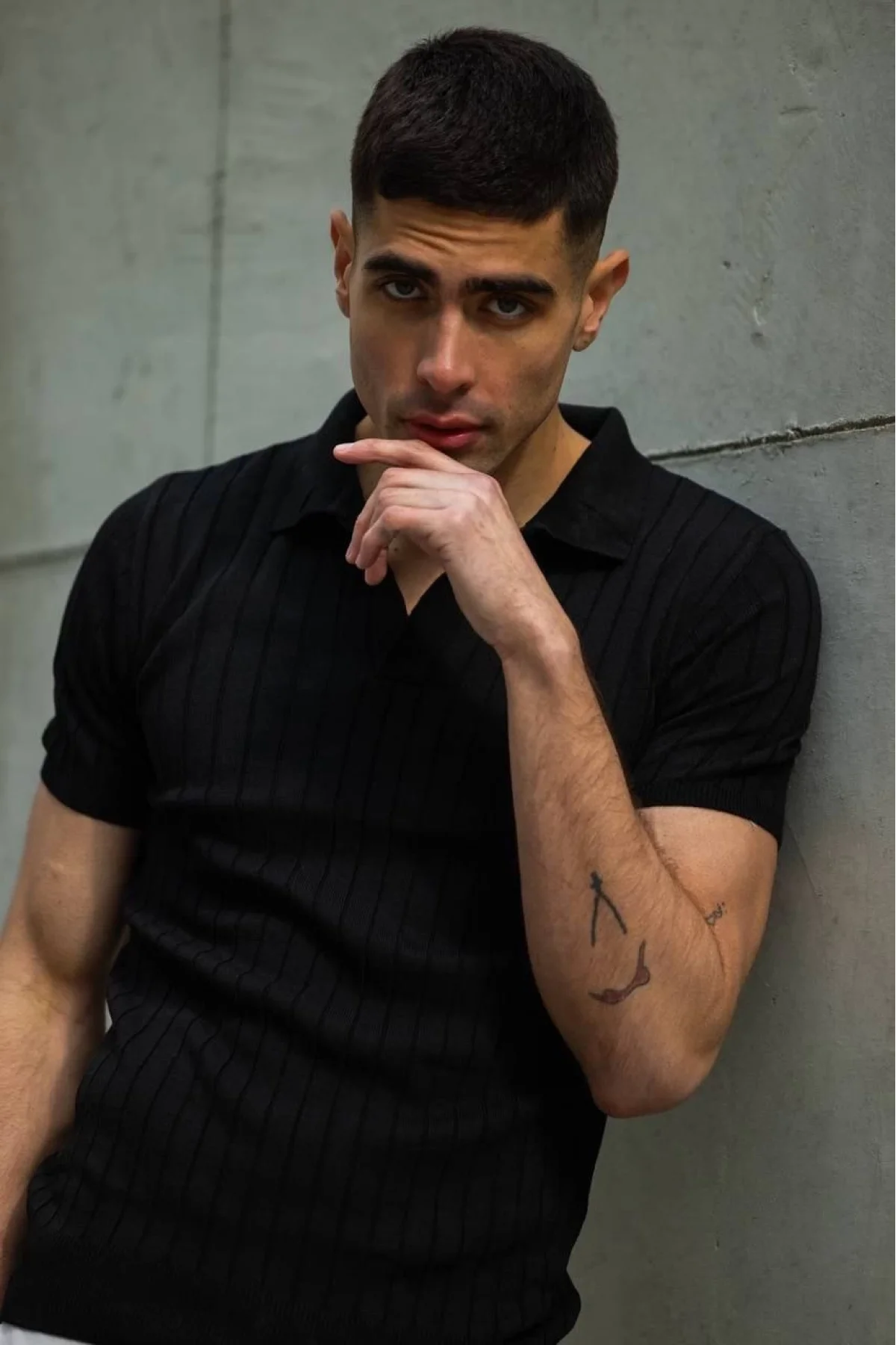 Erkek  V Yakalı Triko T-Shirt - Siyah