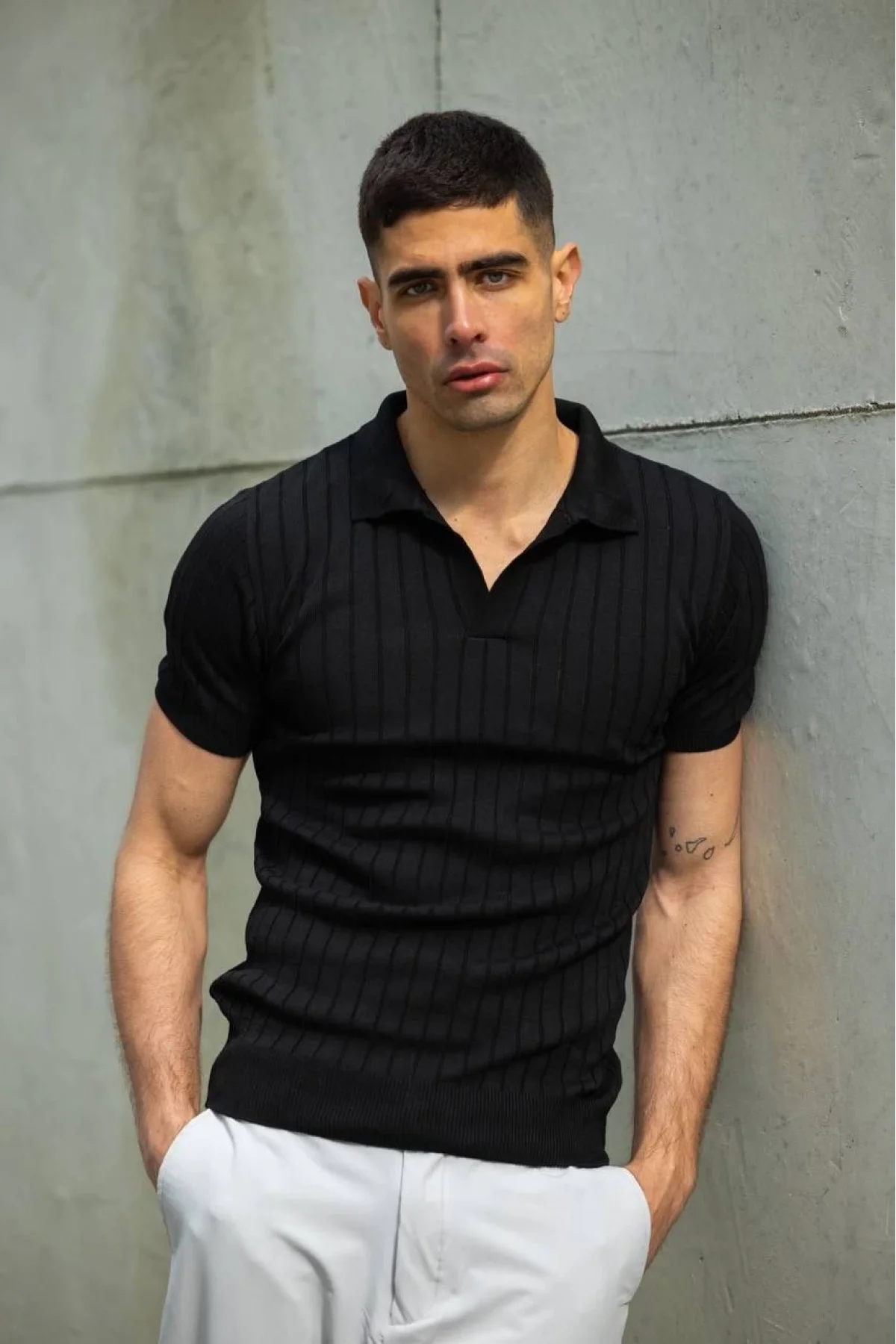 Erkek  V Yakalı Triko T-Shirt - Siyah