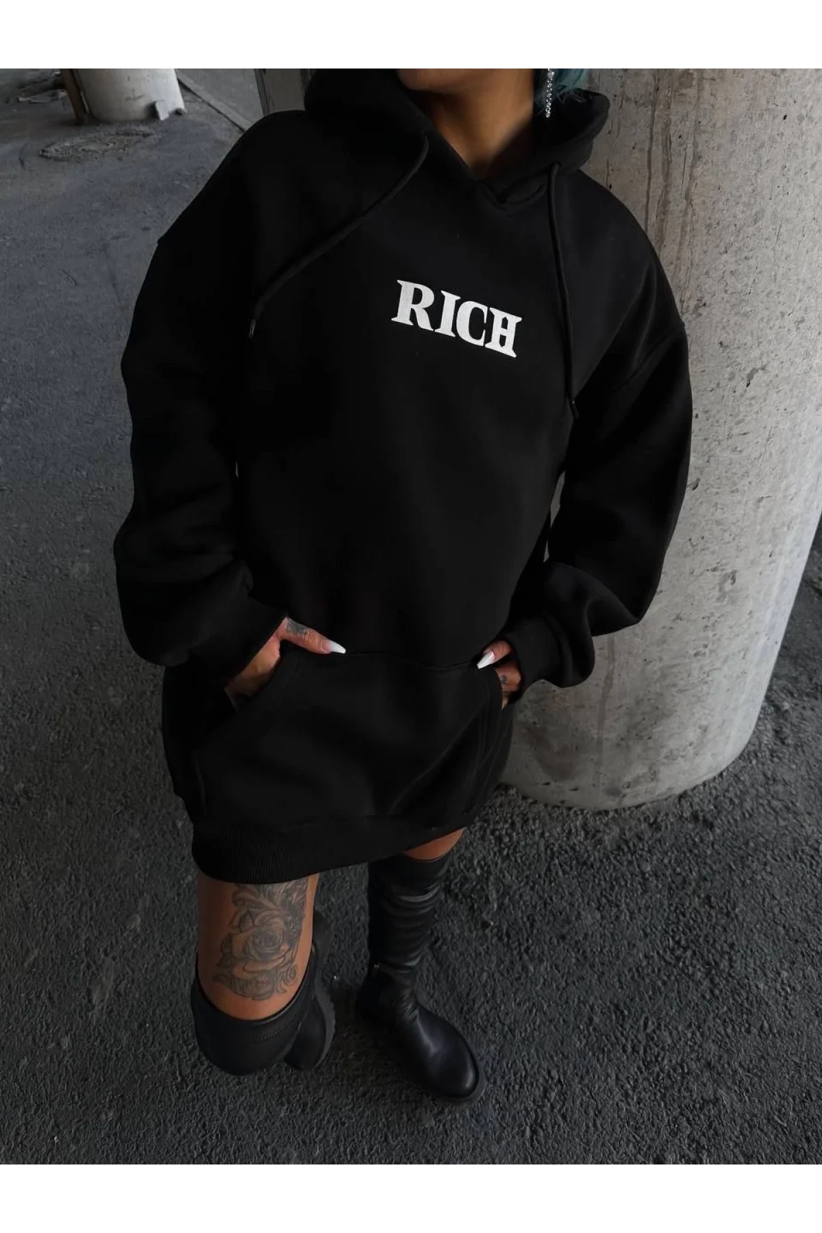 Uzun Kol Kapüşonlu Göğüs Baskılı SweatShirt - Siyah