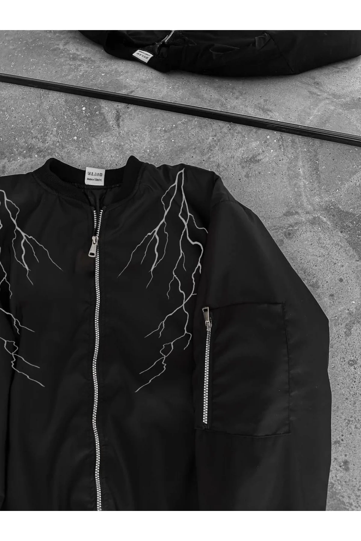 Unisex Siyah Bomber Mont – Beyaz Şimşek Desenli, Fermuarlı Cepli, Kapitone Astarlı Sokak Stili Günlük Ceket - Siyah