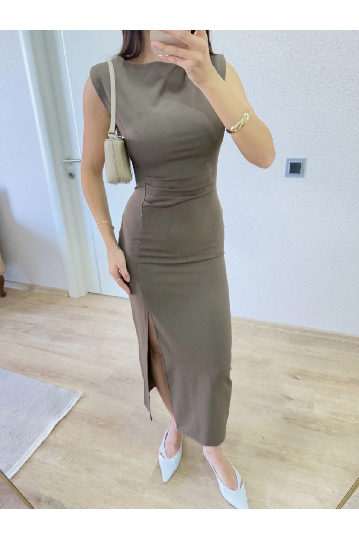 Yırtmaç Detaylı Sırtlı Kapalı Yandan Derin Yırtmaç Detaylı Kolsuz Elbise - Antrasit