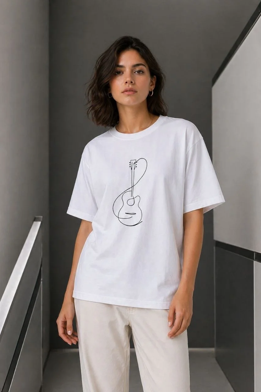 Kadın Minimal Gitar Baskılı Tişört T-Shirt Yazlık Kısa Kol Bisiklet Yaka