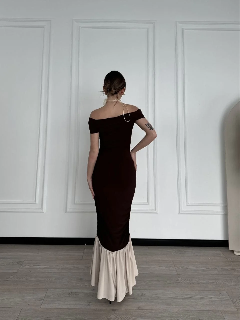 Striptiz Omuzlu Uzun Elbise- Kahve Görsel 2