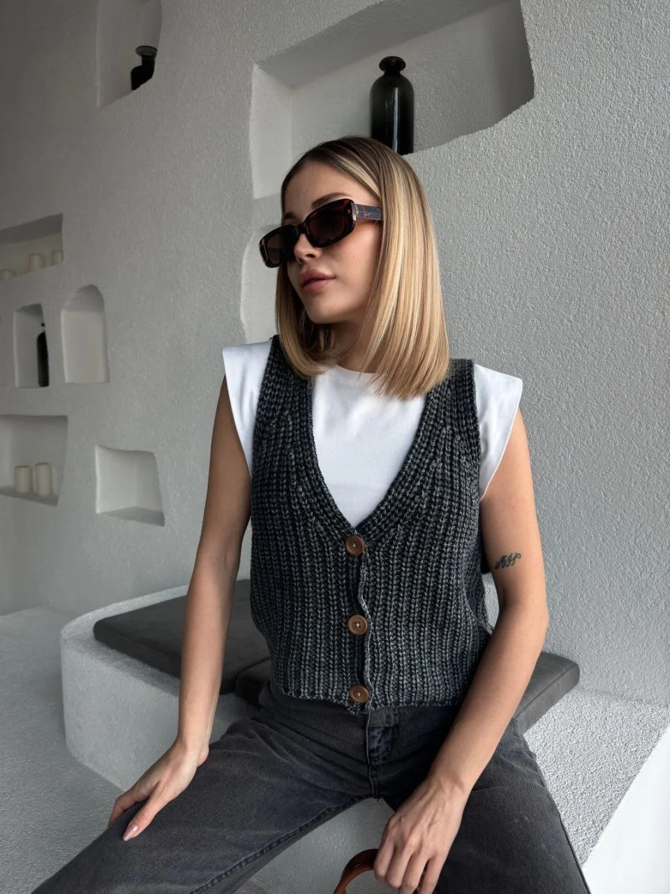 Triko Kolsuz Düğmeli Yelek - Siyah Görsel 3