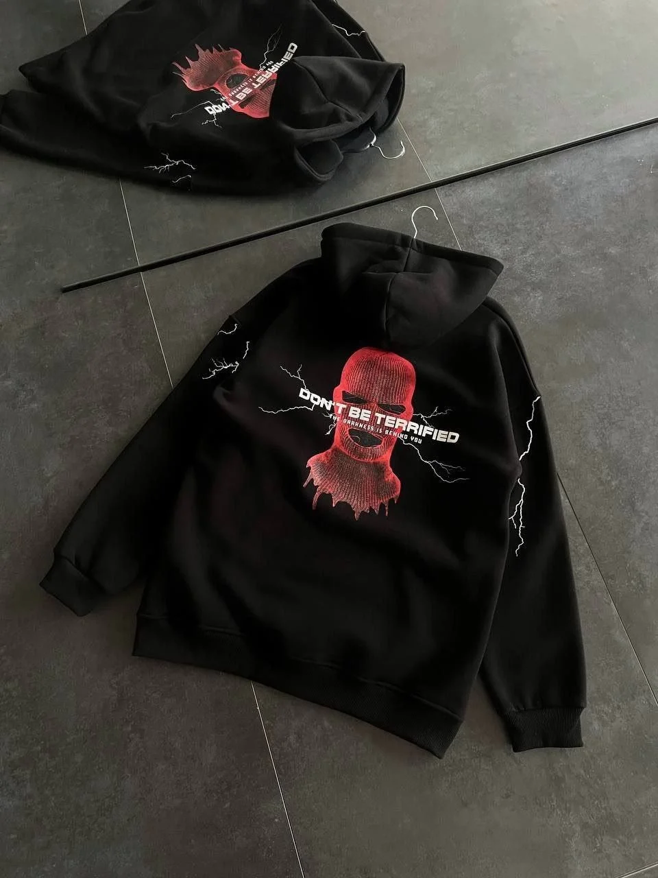 Üç İplik Kapüşonlu Baskılı Oversize SweatShirt- Siyah Görsel 2