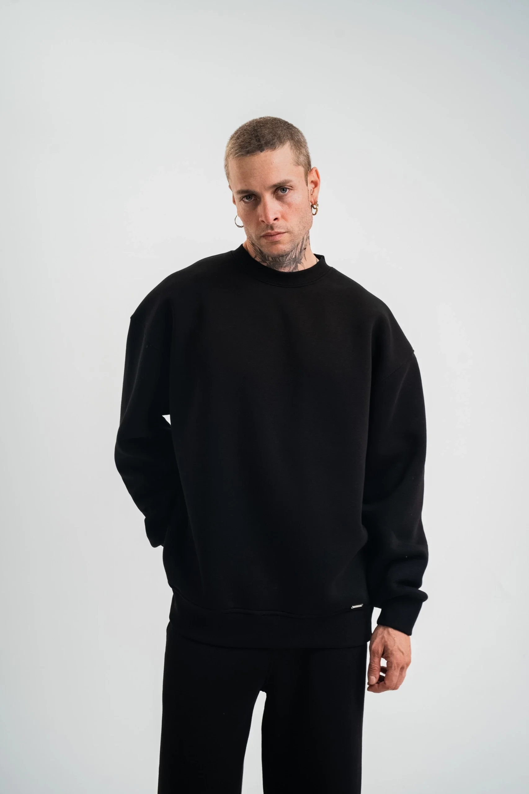 ErkeknUzun Kol Bisiklet Yaka Basic SweatShirt - Siyah Görsel 2