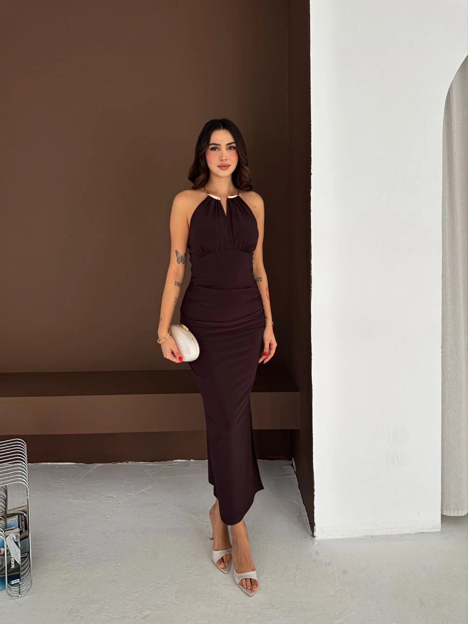 Kadın Uzun Abiye Elbise Yırtmaçlı Sırt Dekolteli Şık Gece Elbisesi - Kahverengi