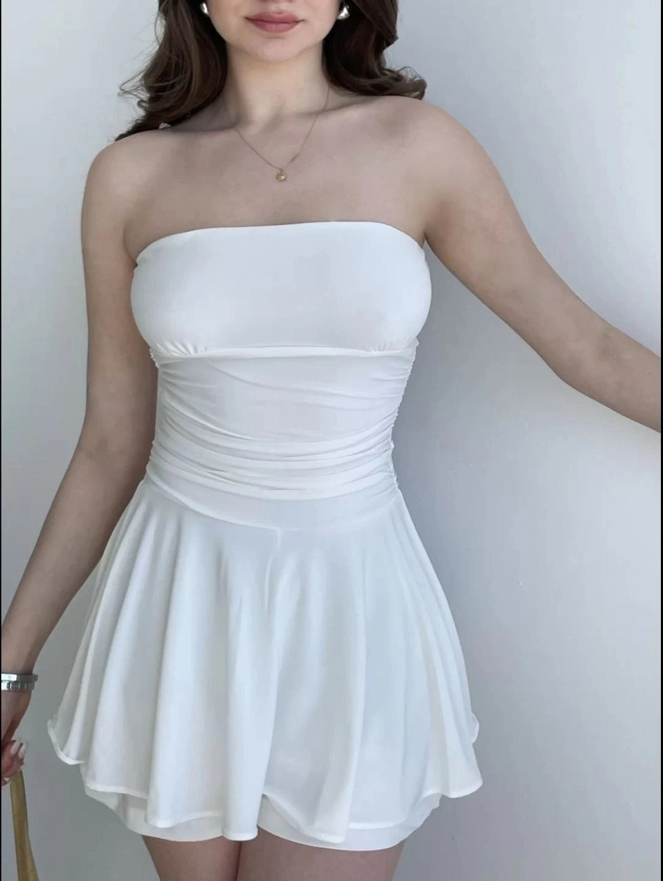 Kadın Straplez Mini Etek Görünümlü Şortlu Elbise Büzgülü Şık Yazlık - Beyaz